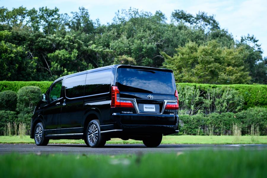  Toyota GranAce Premium 2019 года  (фото 8 из 26)